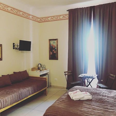 Via Fiume Cento 17 Hotel La Spezia Luaran gambar